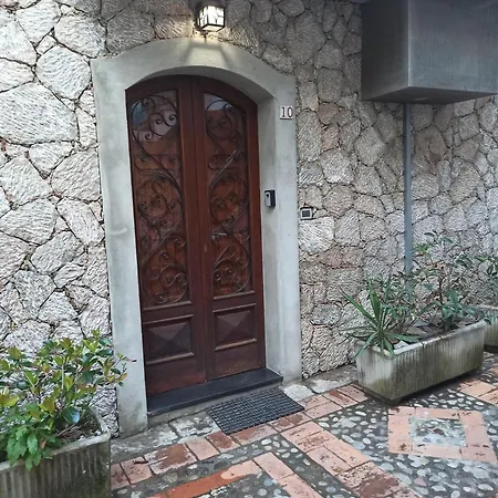 Medusa House Apartament *